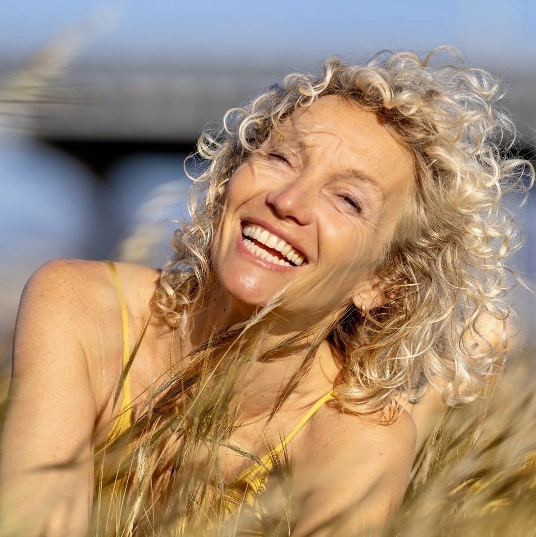 Manuela Stoerzer, character model, 60 years, silver blondegrey hair. Improv, unscripted performance expert and drama. Languages: German, English, Spanish, French