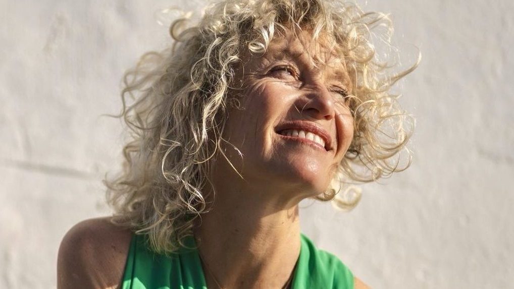 Manuela, character actor, 60 years, silver gray hair. Raw. Fit Expertise in unscripted performance and drama. Languages: fluent German, English, Spanish. French.
